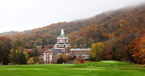 The Most Famous Hotel In Virginia Is Also One Of The Most Historic Places You'll Ever Sleep