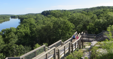 11 Incredible Hikes Under 5 Miles Everyone In Illinois Should Take