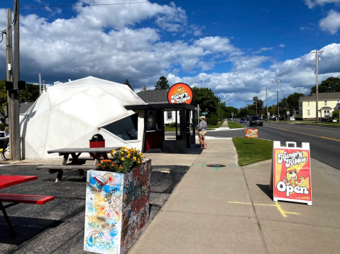 The Grooviest Place To Dine In Michigan Is Hungry Hippie, A Hippie-Themed Restaurant