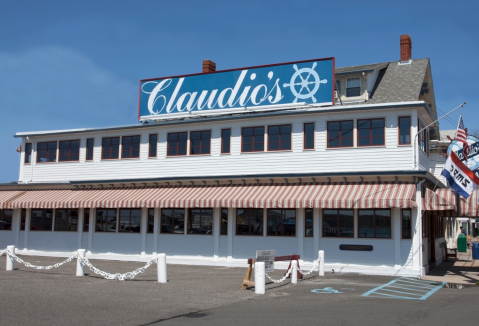 The Oldest Restaurant In New York State's Suffolk County Is A Culinary Masterpiece