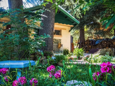 Utah’s Most Beautiful Waterfront Cottage Is The Perfect Place For A Relaxing Getaway