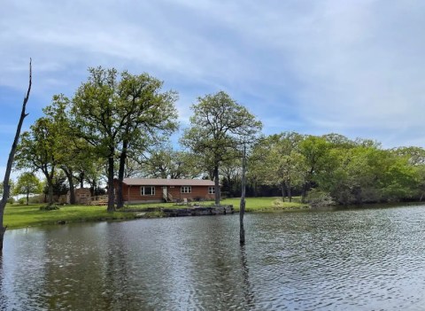 There's No Reason To Leave This Unique Airbnb In Oklahoma, Complete With Its Own Private Hiking Trails