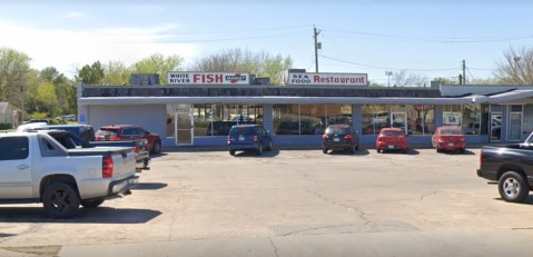 Feast On Fried Fish Caught Straight From The Atlantic At This Oklahoma Seafood Market