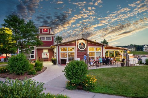 3 Restaurants Along The Illinois River In Illinois Where The View Is Just As Good As The Food