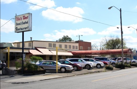 One Of The Oldest Family-Owned Restaurants In Alabama Is Also Among The Most Delicious Places You'll Ever Eat