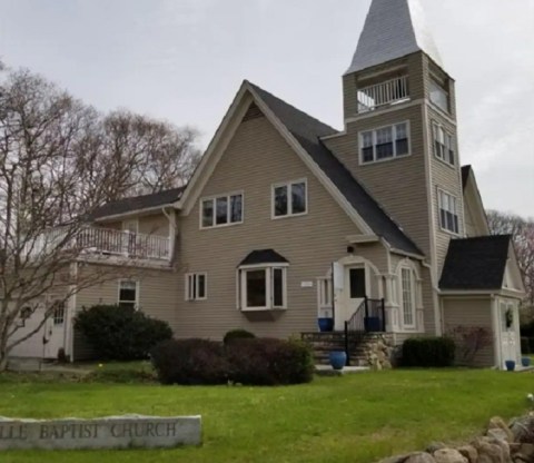 This Cozy Airbnb In Rhode Island Used To Be A Church And It's An Unbelievably Peaceful Place To Stay