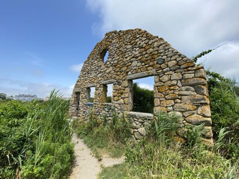 These 4 Trails In Rhode Island Will Lead You To Extraordinary Ruins