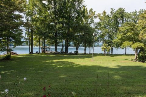 3 Waterfront Cottages To Stay In For A Picture Perfect Watts Bar Lake Getaway In Tennessee