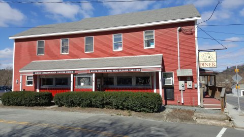 Feast On Eggs Benedict At This Unassuming But Amazing Roadside Stop In New Hampshire