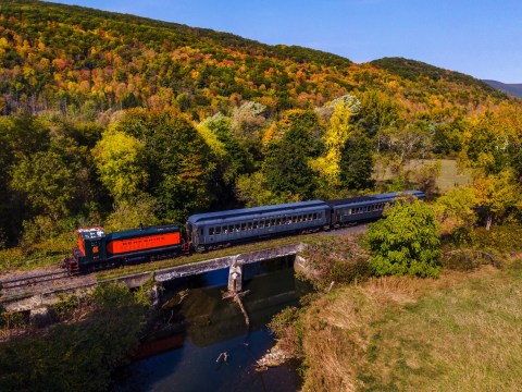 This Massachusetts Train Ride Leads To The Most Stunning Fall Foliage You've Ever Seen