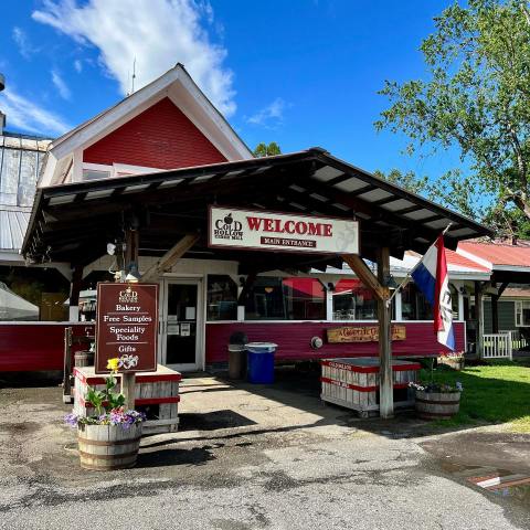 The Cider Donut Is A Must-Try In Vermont, And You Can Grab One From Cold Hollow Cider Mill In Waterbury Center