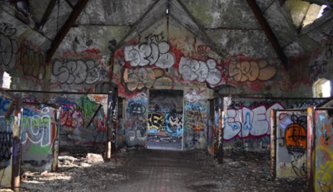 The Abandoned Brenton Point Stables In Rhode Island Is One Of The Eeriest Places In America