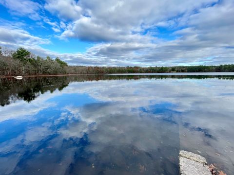 Browning Mill Pond Is A Sapphire Pond In Rhode Island That's Devastatingly Gorgeous