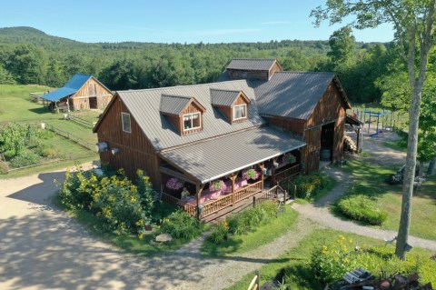 It's Worth It To Drive Across New Hampshire Just For The Family-Style Pancakes At Heritage Farm Pancake House