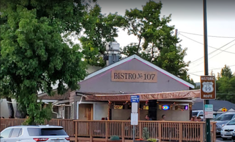 Feast On Gourmet Burgers At This Unassuming But Amazing Roadside Stop In Northern California