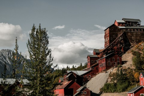 The Abandoned Kennecott Copper Mine In Alaska Is One Of The Eeriest Places In America