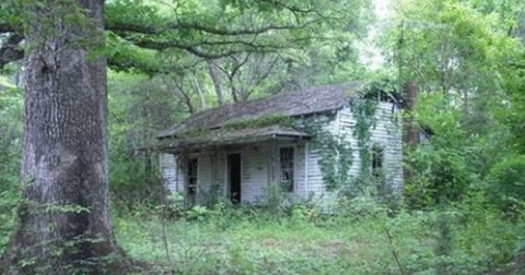 Driving Down This Haunted North Carolina Road May Give You Nightmares