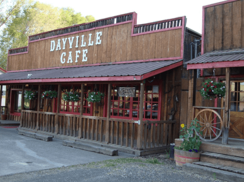 Feast On Home-Cooked Excellence At This Unassuming But Amazing Roadside Stop In Oregon
