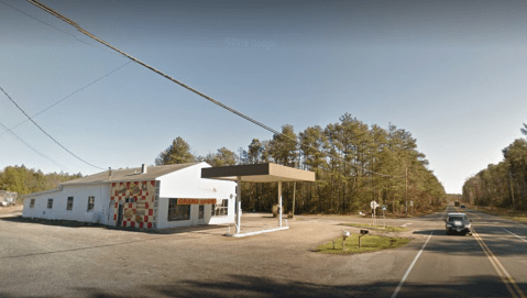 Feast On Burgers And Sandwiches At This Unassuming But Amazing Roadside Stop In Virginia