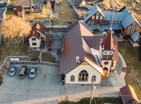 This Cozy Airbnb In Utah Used To Be A Church And It's An Unbelievably Peaceful Place To Stay