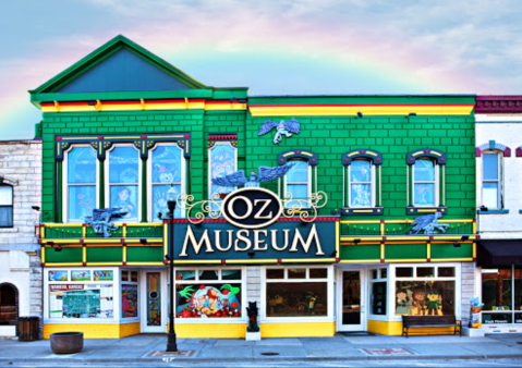 There's A Bowling Alley Down The Street From A Wizard Of Oz Museum In Kansas, Making For A Fun-Filled Family Outing