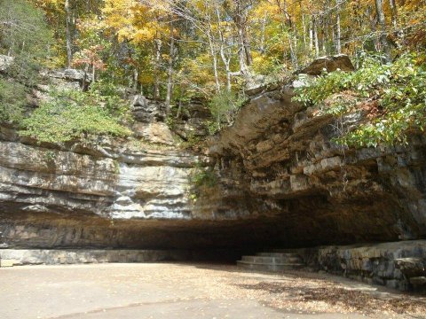 There's A Cave Right Down The Road From A 3D Blacklight Mini Golf Course In Tennessee, Making For A Fun-Filled Family Outing