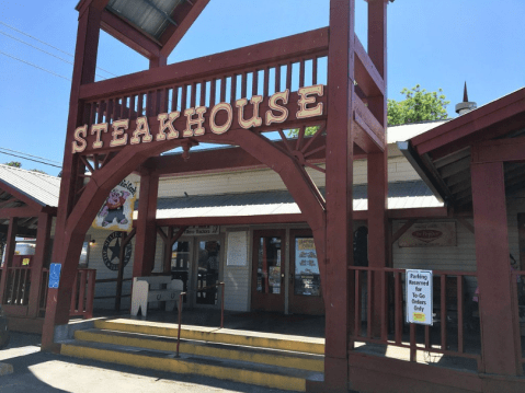 People Drive From All Over Texas To Eat At This Tiny But Legendary Steakhouse