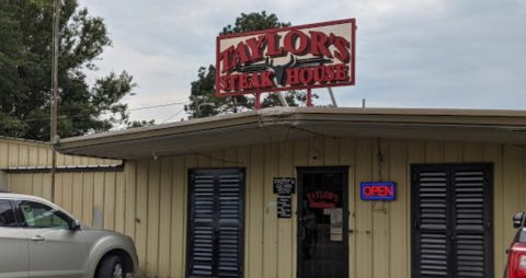 People Drive From All Over Arkansas To Eat At This Tiny But Legendary Steakhouse