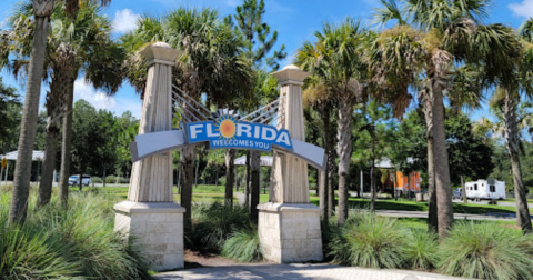 The Best Sight In The World Is Actually A Road Sign That Says Welcome To Florida