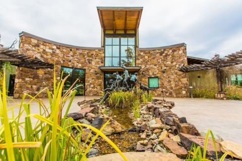 There's A Recreational Lake Next To A Nature Center In Arkansas, Making For A Fun-Filled Family Outing