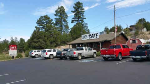 Feast On Hearty All-American Fare At This Unassuming But Amazing Roadside Stop In Arizona