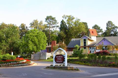 There's A Park Right Next To A Children's Museum In Alabama, Making For A Fun-Filled Family Outing