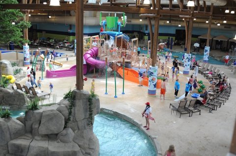 Splash The Day Away, Then Relax In A Peaceful Room At This Waterpark Resort In Michigan