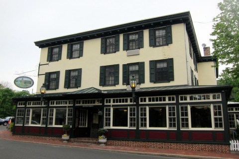 The History Behind This Hotel In Pennsylvania Is Both Eerie And Fascinating