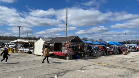 More Than A Flea Market, Seven Mile Fair In Wisconsin Also Has Fresh Food, Arcade Games, And More