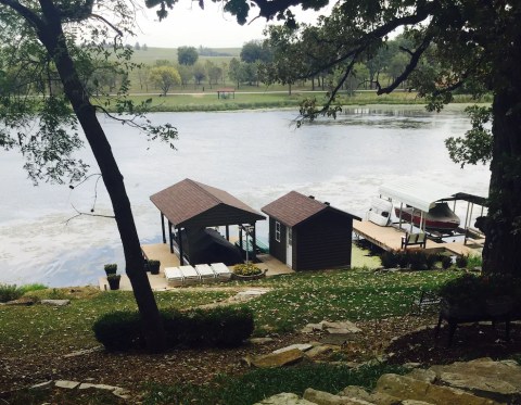 This Lake House Vrbo In Kansas Is One Of The Coolest Places To Spend The Night