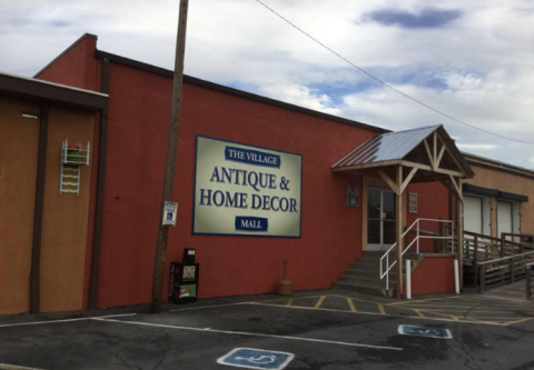 You’ll Find Hundreds Of Treasures At This Large Antique Shop In Tennessee