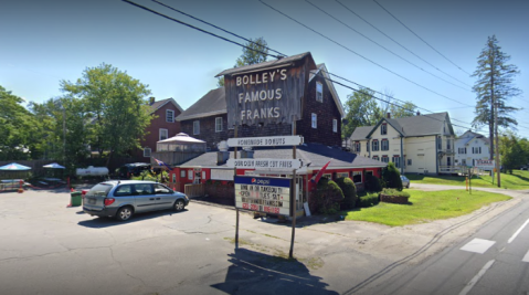 A Classic Family-Owned Restaurants In Maine Is Also Among The Most Delicious Places You'll Ever Eat