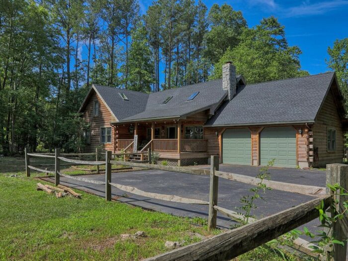 Exterior of family-friendly cabin near Rehoboth Beach Delaware