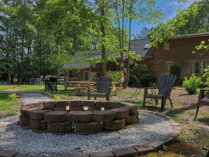 Firepit of a family-friendly cabin near Rehoboth Beach Delaware