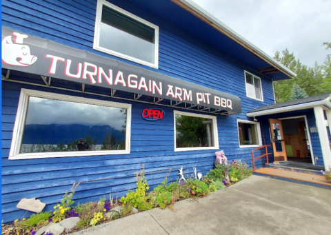 Feast On Southern BBQ At This Unassuming But Amazing Roadside Stop In Alaska