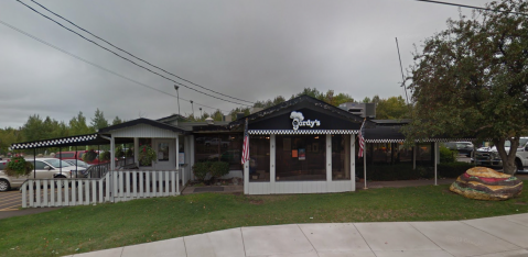 Feast On Fried Fish At This Unassuming But Amazing Roadside Stop In Minnesota