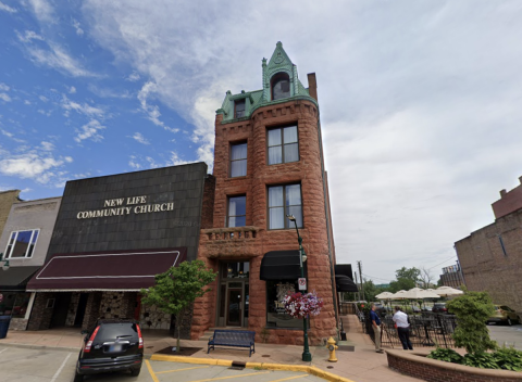 This Off-The-Beaten Path Eatery In Indiana Is Known For Its Mouthwatering Shrimp And Grits