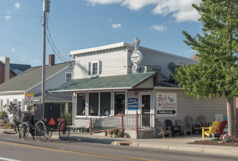 This Off-The-Beaten Path Eatery In Ohio Is Known For Its Mouthwatering Peanut Butter Pie