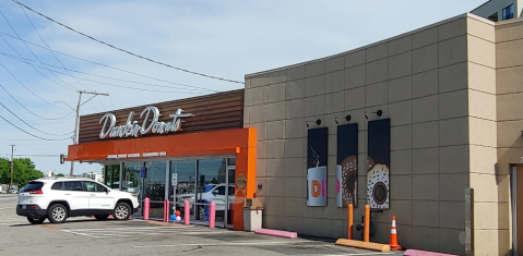 The Oldest Operating Dunkin' Donuts In Massachusetts Has Been Serving Mouthwatering Donuts And Coffee For Almost 75 Years