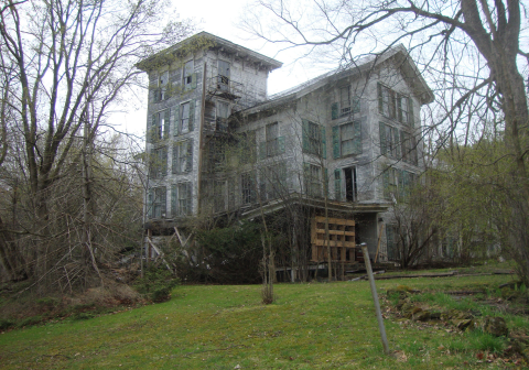 The Abandoned Hyde Manor In Vermont Is One Of The Eeriest Places In America