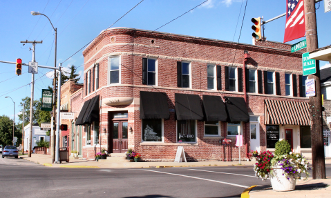 Take A Ghost Walk Through Historic Westfeild, Indiana, Then Dine At The Haunted Jan's Village Pizza