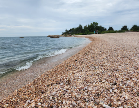 Stroll Down A Beautiful Shoreline, Then Dine At A Beach Restaurant All By This Connecticut State Park