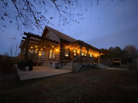 This Log Cabin Vrbo In Georgia Is One Of The Coolest Places To Spend The Night