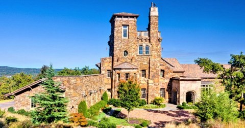 The Stunning Building In Arkansas That Looks Just Like Hogwarts